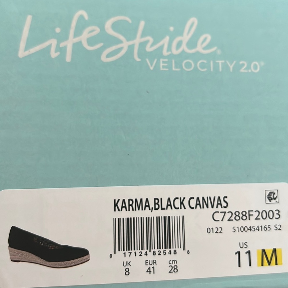 Woman’s size 11 black wedges